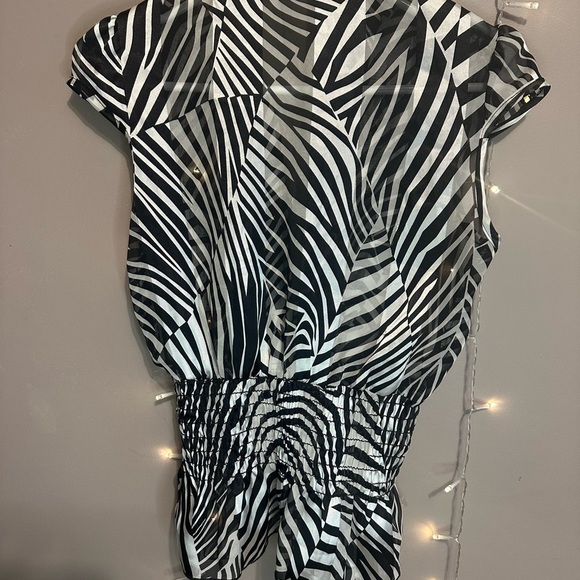 Janice-Women size small silky shirt blouse -black and white design - Picture 3 of 4
